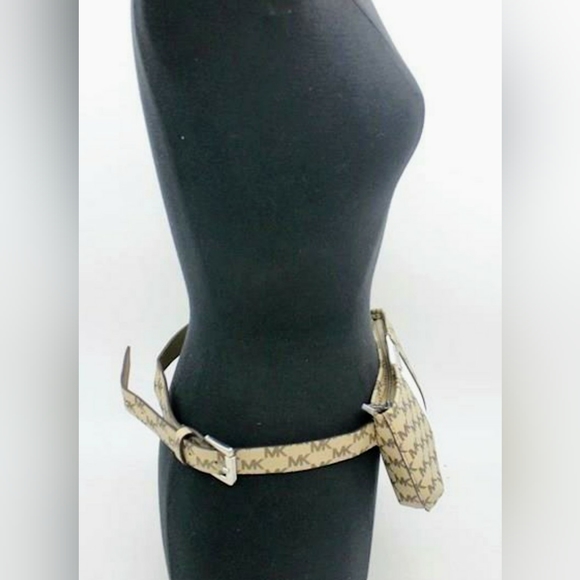 Michael Kors logo Belt bag, SM. EUC - Picture 3 of 16